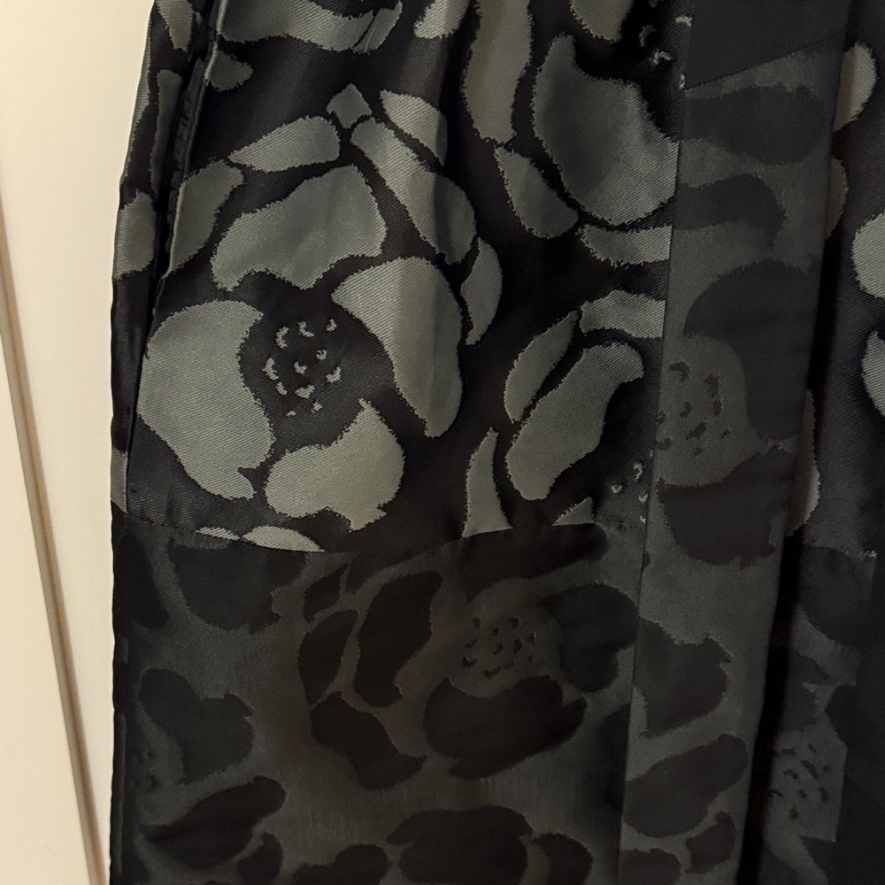 Adorable DKNY Midi Dress. - Picture 3 of 6